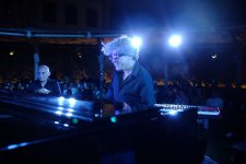 Поток эмоций с виртуозом Шаином Новрасли под открытым небом Баку - магия джаза и импровизаций (ВИДЕО, ФОТО)