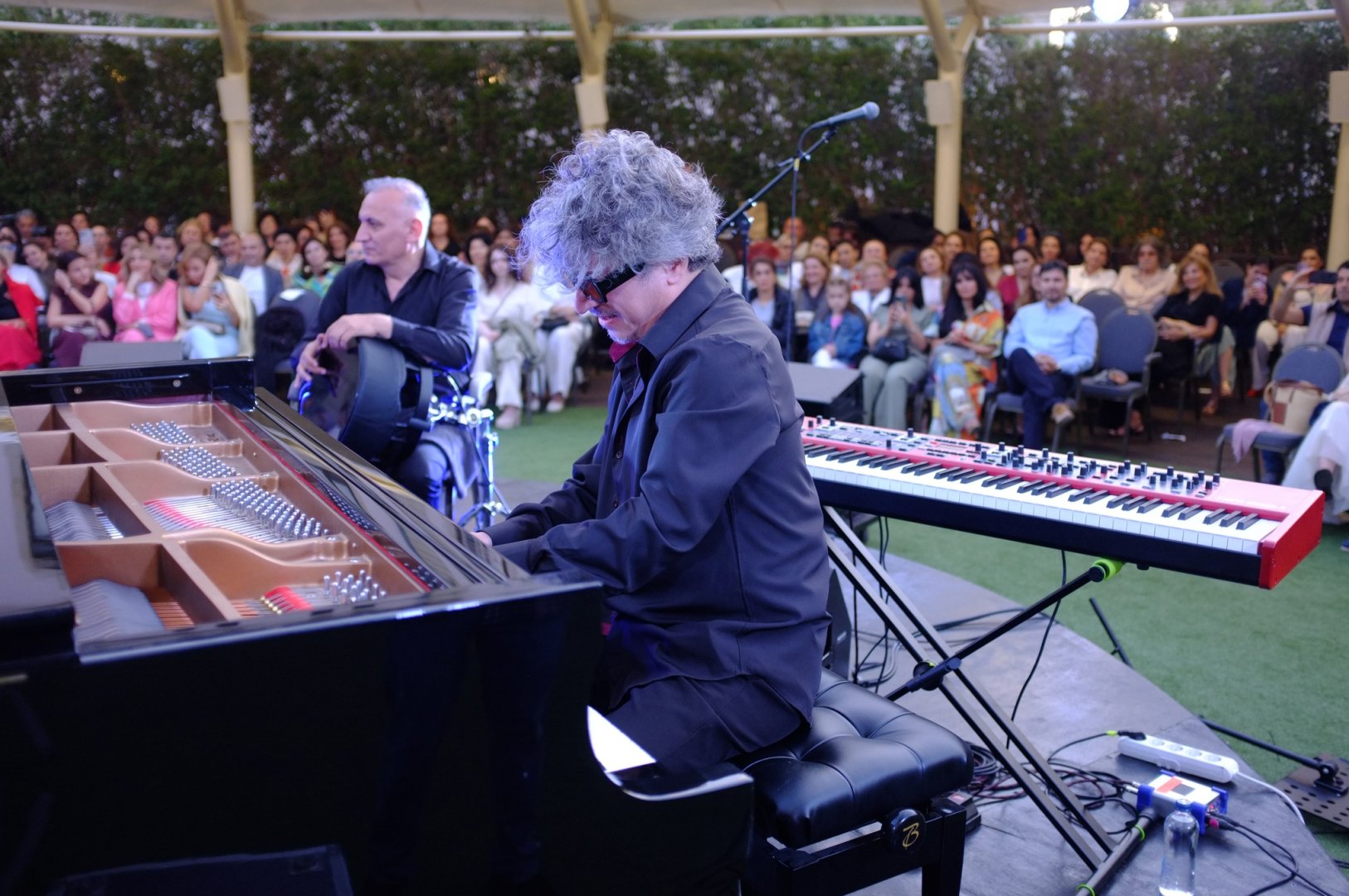 Поток эмоций с виртуозом Шаином Новрасли под открытым небом Баку - магия джаза и импровизаций (ВИДЕО, ФОТО)