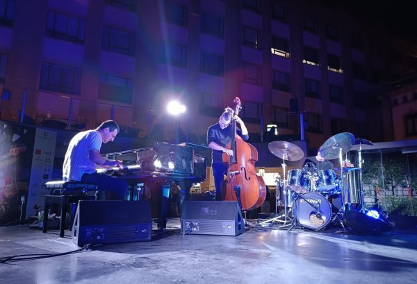 Австрийский джаз под звездами Баку: Simon Raab Trio на сцене Baku Piano Festival 2025 (ВИДЕО, ФОТО)