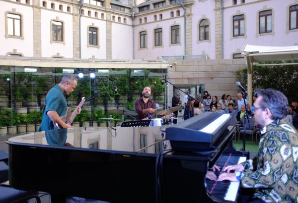 Музыкальное приключение в Баку со всемирно известным джазменом Майком дель Ферро (ВИДЕО, ФОТО)