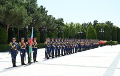 В Баку состоялась церемония официальной встречи Президента Узбекистана Шавката Мирзиёева (ФОТО/ВИДЕО)