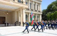 В Баку состоялась церемония официальной встречи Президента Узбекистана Шавката Мирзиёева (ФОТО/ВИДЕО)