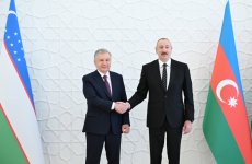 В Баку состоялась церемония официальной встречи Президента Узбекистана Шавката Мирзиёева (ФОТО/ВИДЕО)