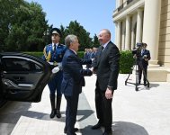 В Баку состоялась церемония официальной встречи Президента Узбекистана Шавката Мирзиёева (ФОТО/ВИДЕО)