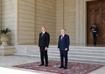 В Баку состоялась церемония официальной встречи Президента Узбекистана Шавката Мирзиёева (ФОТО/ВИДЕО)