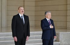 В Баку состоялась церемония официальной встречи Президента Узбекистана Шавката Мирзиёева (ФОТО/ВИДЕО)