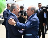 Президент Узбекистана прибыл с государственным визитом в Азербайджан (ФОТО)