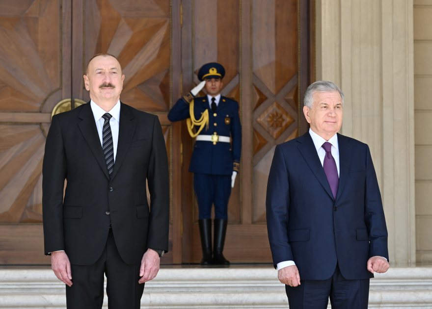 В Баку состоялась церемония официальной встречи Президента Узбекистана Шавката Мирзиёева (ФОТО/ВИДЕО)