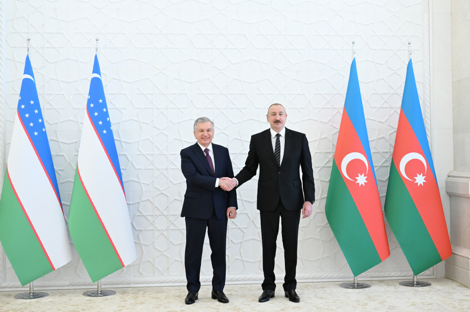 В Баку состоялась церемония официальной встречи Президента Узбекистана Шавката Мирзиёева (ФОТО/ВИДЕО)