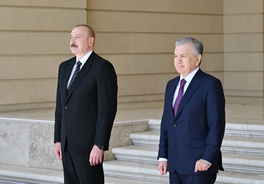 В Баку состоялась церемония официальной встречи Президента Узбекистана Шавката Мирзиёева (ФОТО/ВИДЕО)