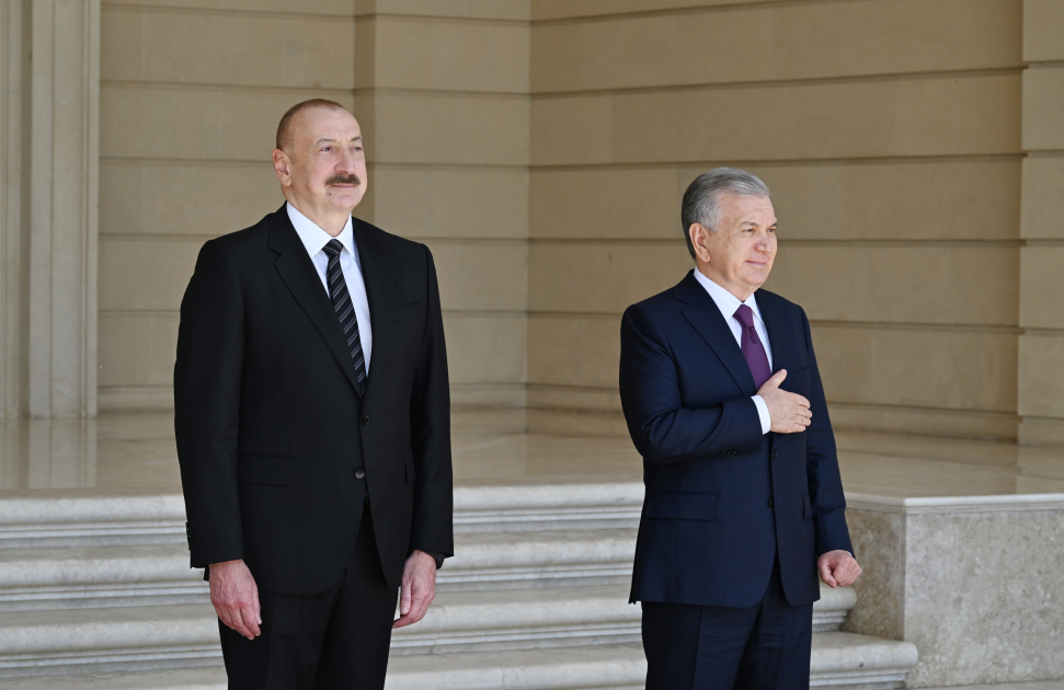 В Баку состоялась церемония официальной встречи Президента Узбекистана Шавката Мирзиёева (ФОТО/ВИДЕО)