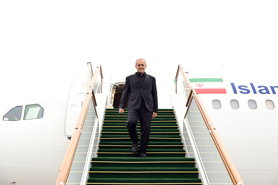 Президент Ирана Масуд Пезешкиан прибыл с визитом в Азербайджан (ФОТО)