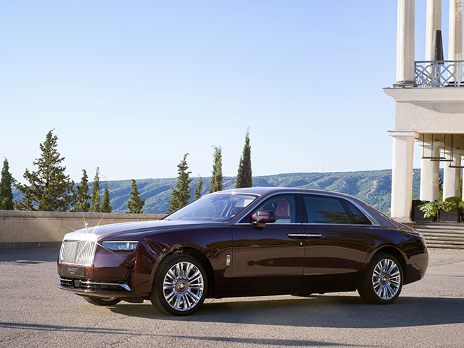 RRMC Baku представила две новые модели Rolls-Royce в Тбилиси (ФОТО/ВИДЕО)