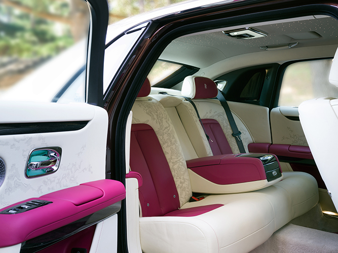 RRMC Baku представила две новые модели Rolls-Royce в Тбилиси (ФОТО/ВИДЕО)