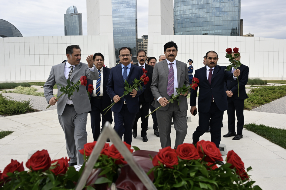 Председатель Национальной ассамблеи Пакистана посетил Парк Победы в Баку (ФОТО)