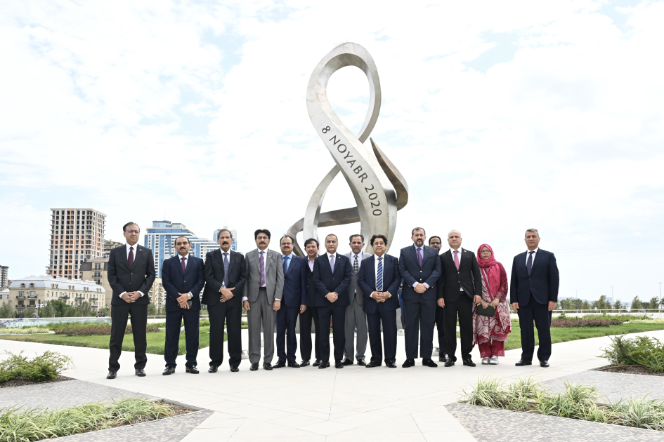 Председатель Национальной ассамблеи Пакистана посетил Парк Победы в Баку (ФОТО)