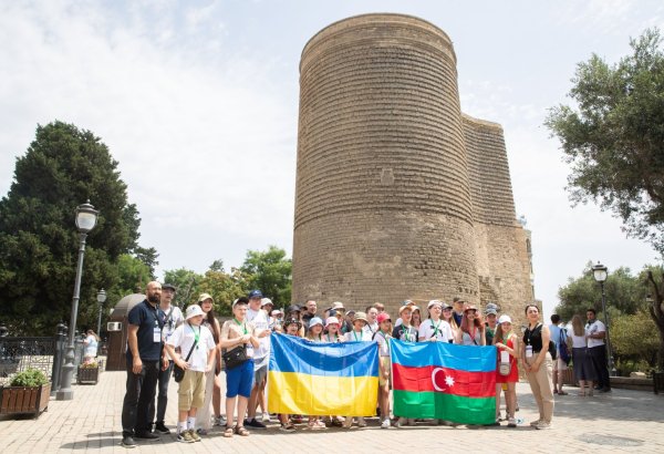 Для украинских детей организован тур по достопримечательностям Баку (ФОТО)