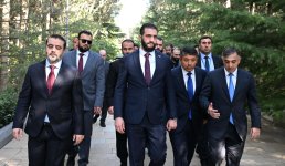 Президент Сирии на переходный период посетил могилу великого лидера Гейдара Алиева (ФОТО)