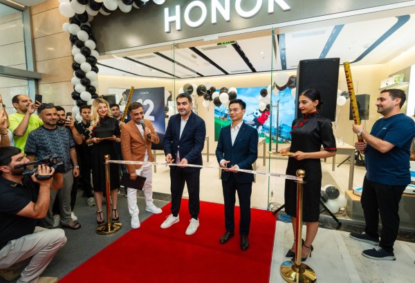 HONOR открывает первый фирменный магазин в Азербайджане (ФОТО)