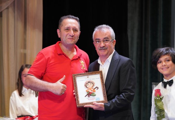 В Баку состоялось традиционное вручение премии "Друг театра" (ФОТО)