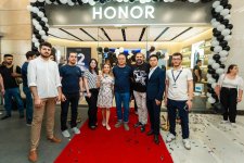 HONOR открывает первый фирменный магазин в Азербайджане (ФОТО)