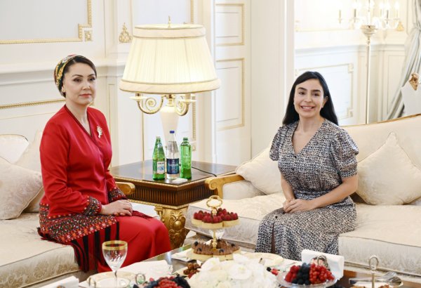 Вице-президент Фонда Гейдара Алиева Лейла Алиева встретилась с дочерью председателя Халк Маслахаты Туркменистана Огулджахан Атабаевой (ФОТО)
