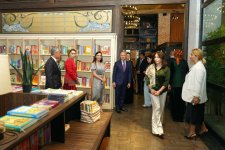 Дочь председателя Халк Маслахаты Туркменистана Огулджахан Атабаева побывала в Бакинском книжном центре (ФОТО)