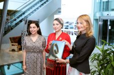 Дочь председателя Халк Маслахаты Туркменистана Огулджахан Атабаева посетила Азербайджанский национальный музей ковра (ФОТО)