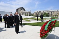 Председатель Халк Маслахаты Туркменистана Гурбангулы Бердымухамедов посетил Парк Победы в Баку (ФОТО)