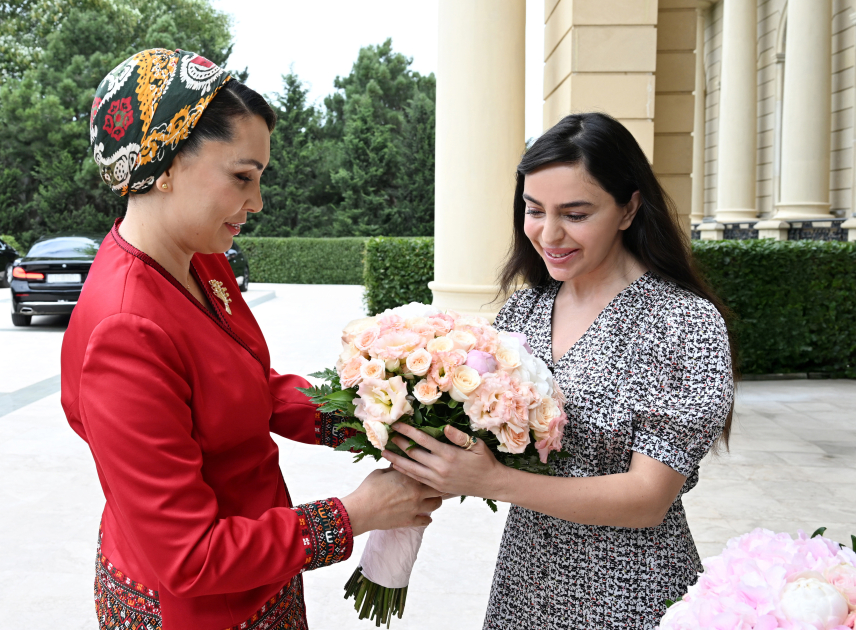 Вице-президент Фонда Гейдара Алиева Лейла Алиева встретилась с дочерью председателя Халк Маслахаты Туркменистана Огулджахан Атабаевой (ФОТО)
