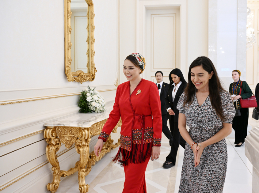 Вице-президент Фонда Гейдара Алиева Лейла Алиева встретилась с дочерью председателя Халк Маслахаты Туркменистана Огулджахан Атабаевой (ФОТО)
