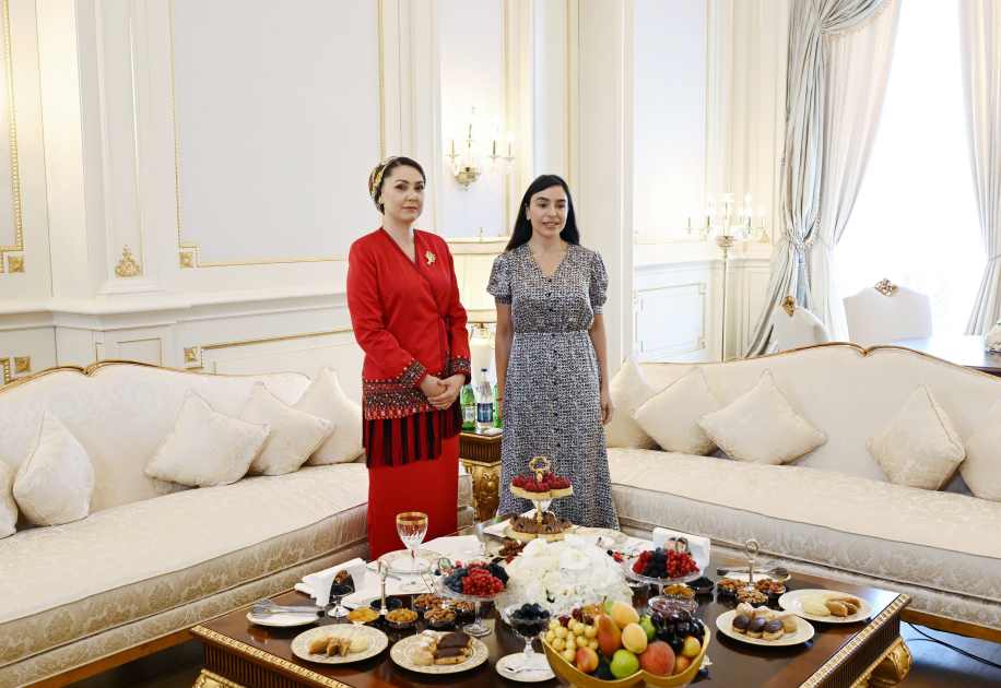 Вице-президент Фонда Гейдара Алиева Лейла Алиева встретилась с дочерью председателя Халк Маслахаты Туркменистана Огулджахан Атабаевой (ФОТО)