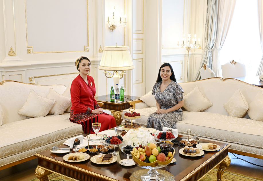 Вице-президент Фонда Гейдара Алиева Лейла Алиева встретилась с дочерью председателя Халк Маслахаты Туркменистана Огулджахан Атабаевой (ФОТО)