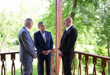 Президент Ильхам Алиев и председатель Халк Маслахаты Туркменистана посетили дом-музей Бюльбюля в Шуше (ФОТО)