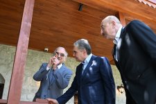 Президент Ильхам Алиев и председатель Халк Маслахаты Туркменистана посетили дом-музей Бюльбюля в Шуше (ФОТО)
