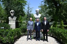 Президент Ильхам Алиев и председатель Халк Маслахаты Туркменистана посетили дом-музей Бюльбюля в Шуше (ФОТО)