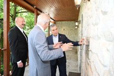 Президент Ильхам Алиев и председатель Халк Маслахаты Туркменистана посетили дом-музей Бюльбюля в Шуше (ФОТО)