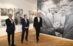 Президент Ильхам Алиев и Гурбангулы Бердымухамедов ознакомились с выставкой «Гейдар Алиев и Карабах» в Центре творчества в Шуше (ФОТО)
