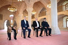 Президент Ильхам Алиев и председатель Халк Маслахаты Туркменистана посетили мечеть Юхары Говхар Ага в Шуше (ФОТО/ВИДЕО)