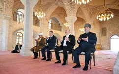 Президент Ильхам Алиев и председатель Халк Маслахаты Туркменистана посетили мечеть Юхары Говхар Ага в Шуше (ФОТО/ВИДЕО)