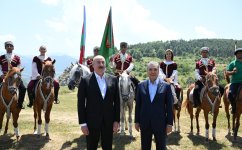 Президент Ильхам Алиев подарил Гурбангулы Бердымухамедову на Джыдыр дюзю карабахского скакуна по кличке "Достлуг" (ФОТО)