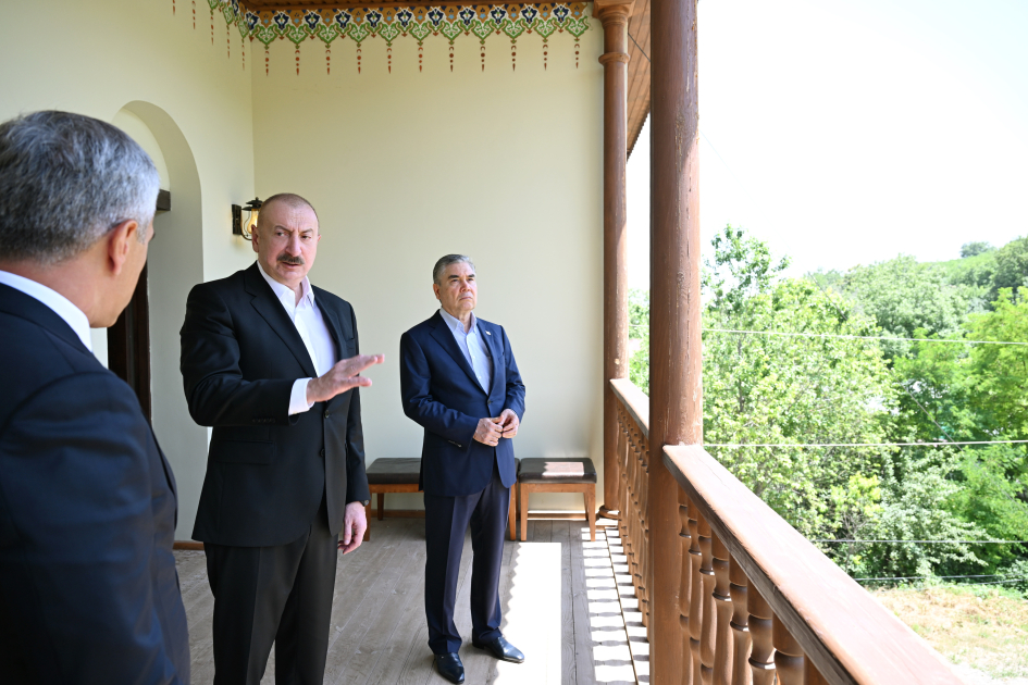 Президент Ильхам Алиев и Гурбангулы Бердымухамедов посетили усадебный комплекс Мехмандаровых в Шуше (ФОТО)