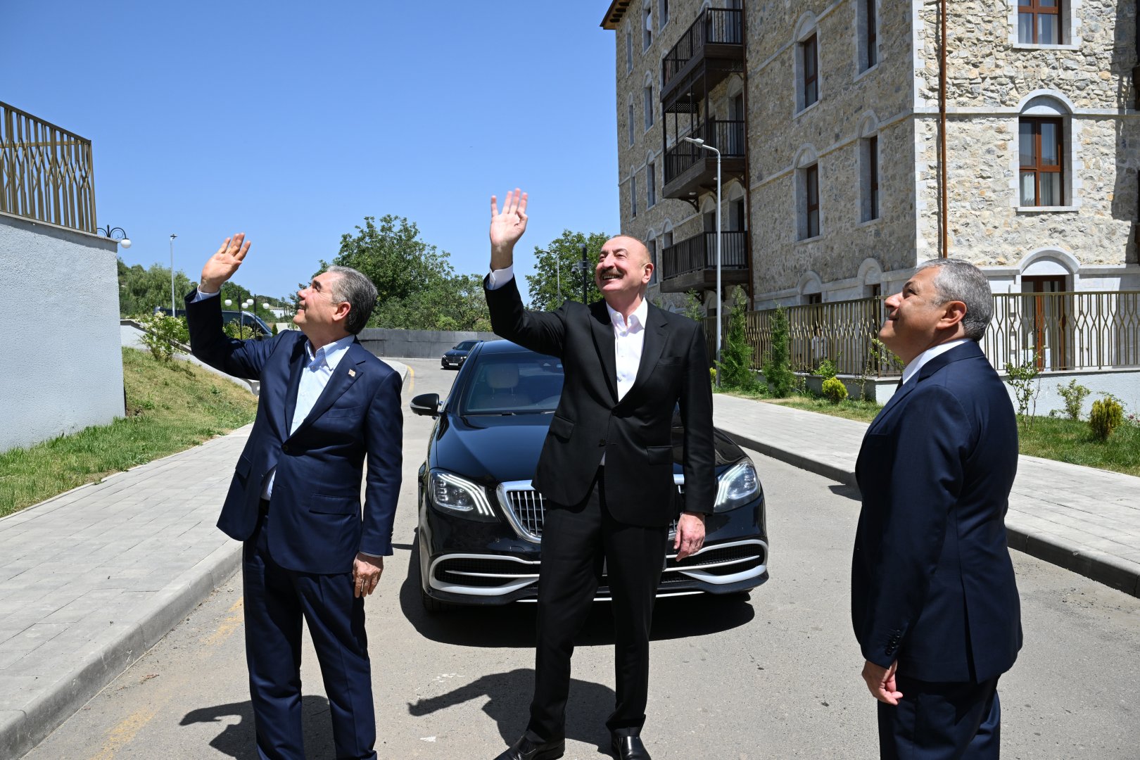 Жители города Шуша тепло приветствовали Президента Ильхама Алиева и Гурбангулы Бердымухамедова (ФОТО)