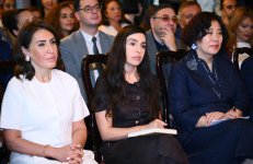 Вице-президент Фонда Гейдара Алиева Лейла Алиева приняла участие в вечере «Неизвестный нам Конфуций» в Бакинском книжном центре (ФОТО)