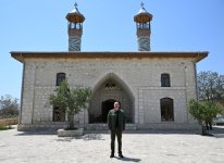 Президент Ильхам Алиев принял участие в открытии после реставрации здания исторической мечети в селе Гияслы Агдамского района (ФОТО)