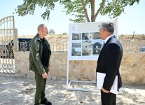 Президент Ильхам Алиев принял участие в открытии после реставрации здания исторической мечети в селе Гияслы Агдамского района (ФОТО)