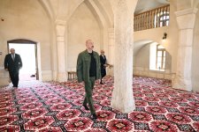 Президент Ильхам Алиев принял участие в открытии после реставрации здания исторической мечети в селе Гияслы Агдамского района (ФОТО)