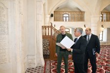 Президент Ильхам Алиев принял участие в открытии после реставрации здания исторической мечети в селе Гияслы Агдамского района (ФОТО)