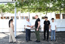 Президент Ильхам Алиев ознакомился с работами, проводимыми в селе Тезебина Ходжалинского района (ФОТО)