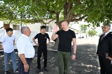 Президент Ильхам Алиев ознакомился с работами, проводимыми в селе Тезебина Ходжалинского района (ФОТО)